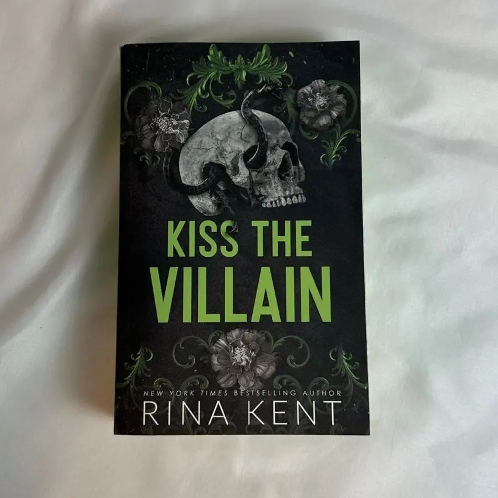 Kiss The Villain Rina Kent Deluxe Paperback Sprayed Edges OOP Dark MM Romance